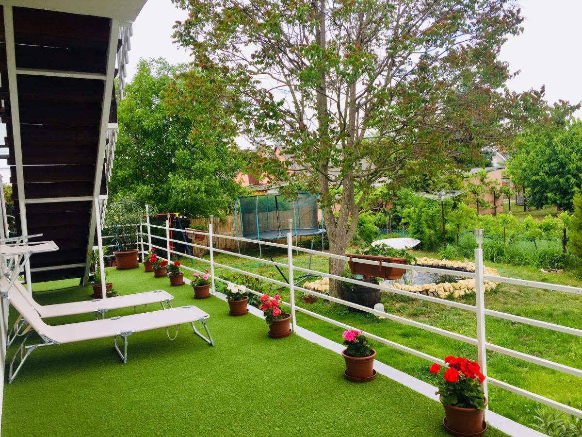 Lelle -Kert Apartman 03 Балатонлелле Экстерьер фото